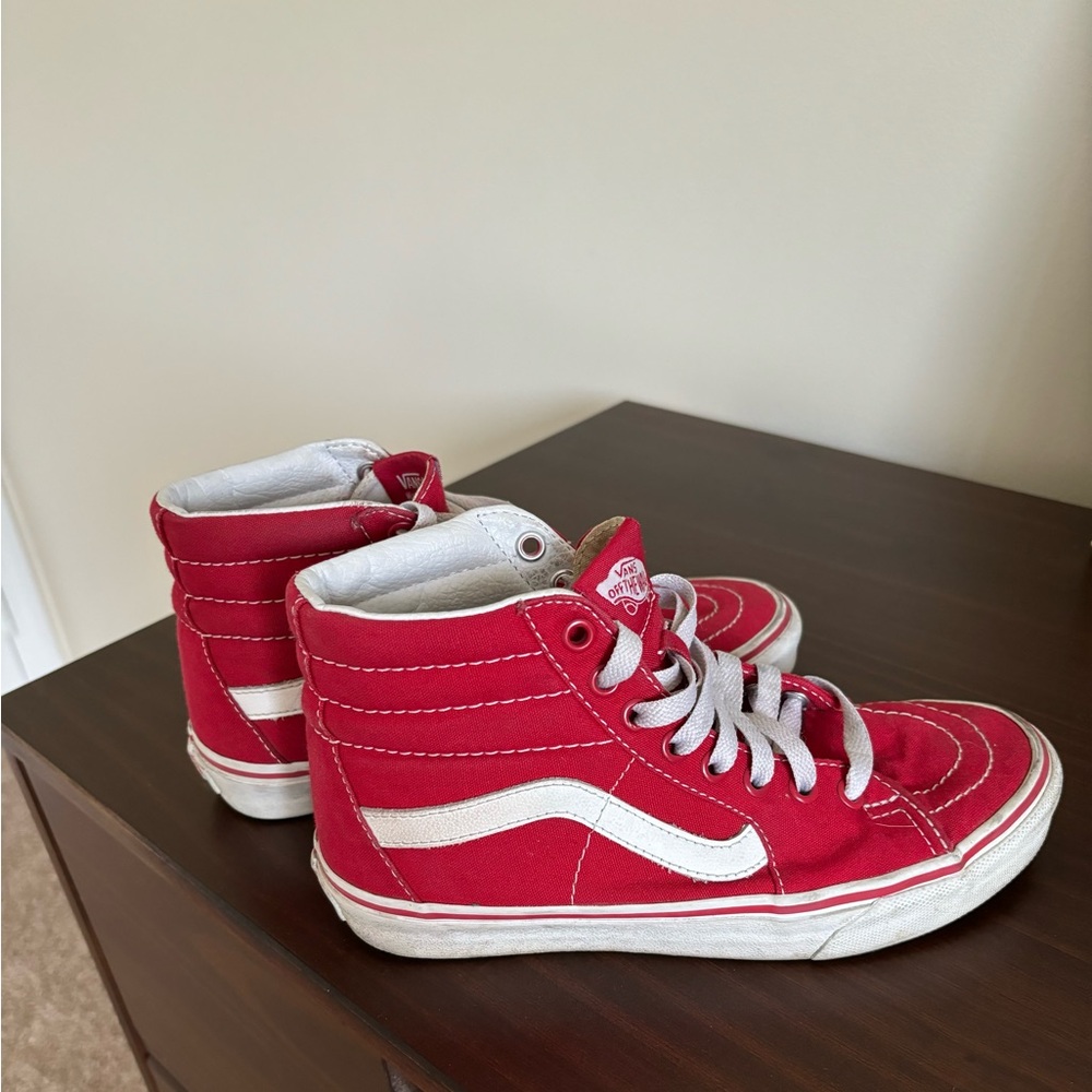 Worn out red vans 💥